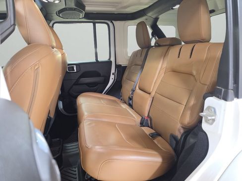 Used 2023 Jeep Wrangler Unlimited Sahara AWD/4WD image 17