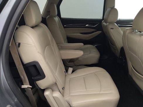 Used 2018 Buick Enclave Essence image 19