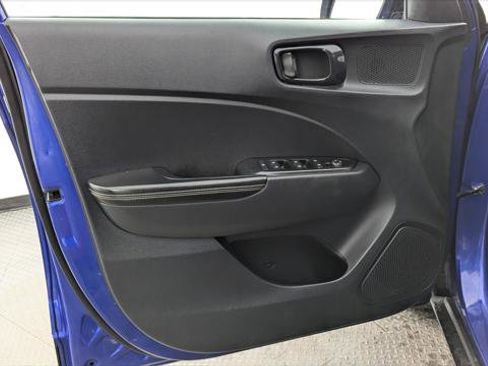 Used 2023 Hyundai Venue Limited image 13