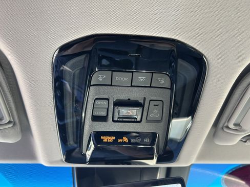 Certified 2022 Toyota Venza Limited w/ Advanced Technology Package image 33