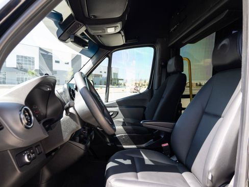 Used 2019 Mercedes-Benz Sprinter 3500 image 21