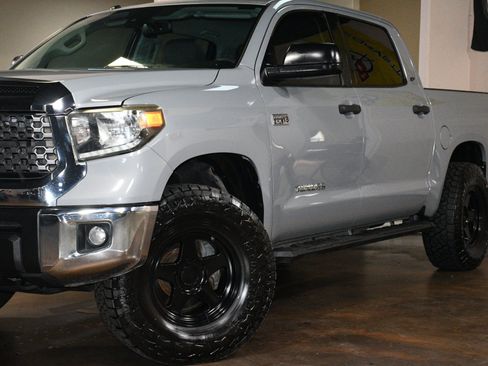 Used 2019 Toyota Tundra SR5 w/ SR5 Upgrade Package AWD/4WD image 54