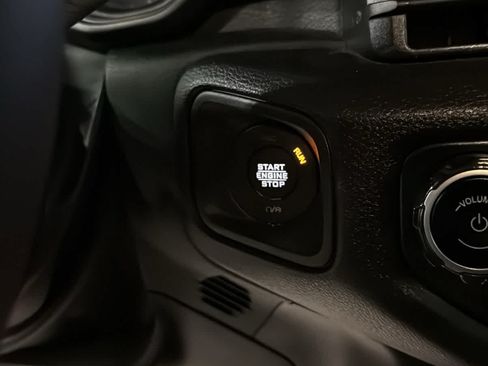 Used 2024 Jeep Wrangler Unlimited w/ Convenience Group AWD/4WD image 21