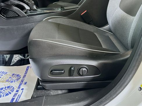 Used 2022 Chevrolet TrailBlazer LT w/ Confidence II Package image 18