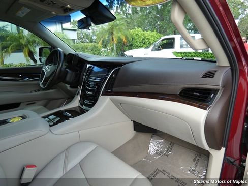 Used 2017 Cadillac Escalade ESV Luxury RWD image 51