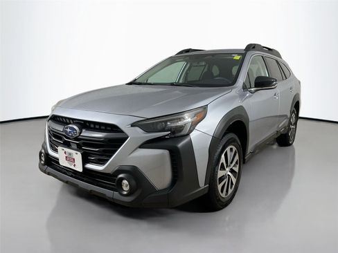 Used 2024 Subaru Outback Premium image 3