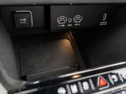 Used 2023 Jeep Wagoneer Series III w/ Preferred Equipment Group image 32