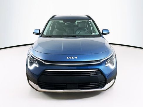 Used 2024 Kia Niro EX w/ EX Cold Weather Package FWD image 2