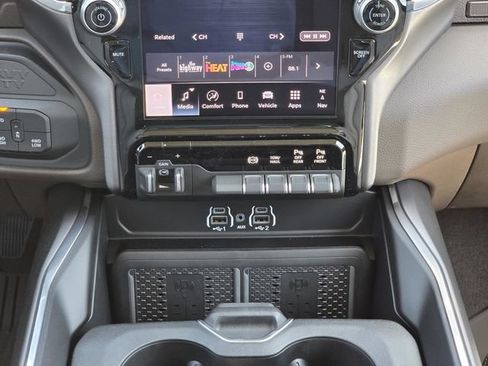 New 2026 RAM 2500 Laramie AWD/4WD image 14