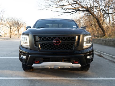 Used 2024 Nissan Titan PRO-4X w/ Pro-4x Convenience Package image 3