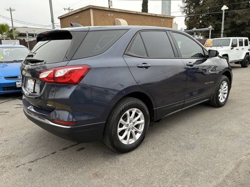 Used 2018 Chevrolet Equinox LS image 2