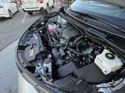 Used 2025 Toyota Sienna Platinum image 72