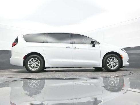 New 2025 Chrysler Voyager LX image 60