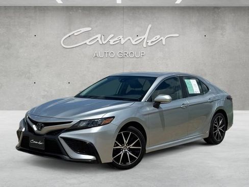 Used 2023 Toyota Camry SE image 1