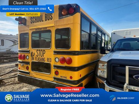 Used 2013 Chevrolet Express 4500 RWD image 5