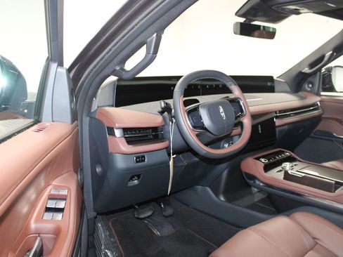 New 2025 Lincoln Navigator L Reserve image 27