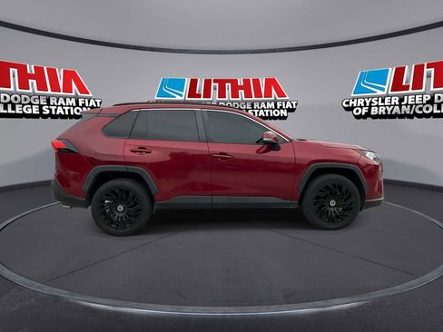 Used 2020 Toyota RAV4 XLE Premium image 9