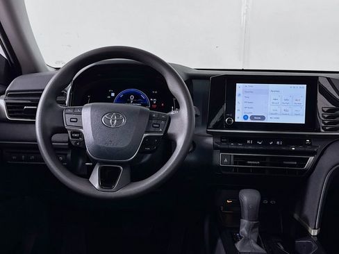 Used 2025 Toyota Camry LE image 12