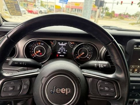 Used 2022 Jeep Gladiator Sport image 16