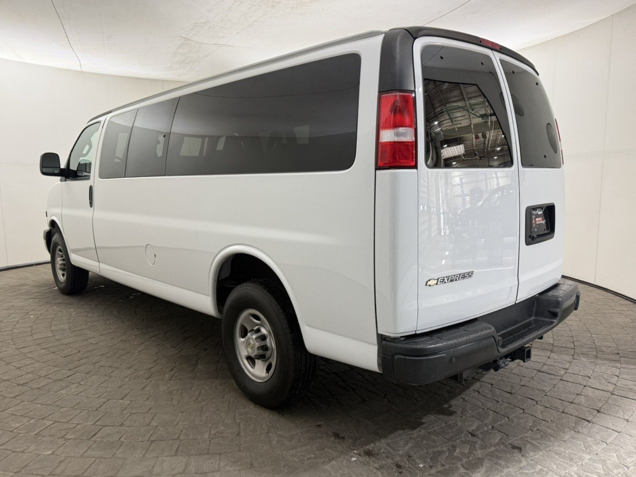 Used 2024 Chevrolet Express 3500 LS RWD image 5