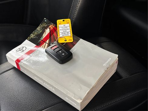 Used 2018 Toyota Highlander XLE image 42