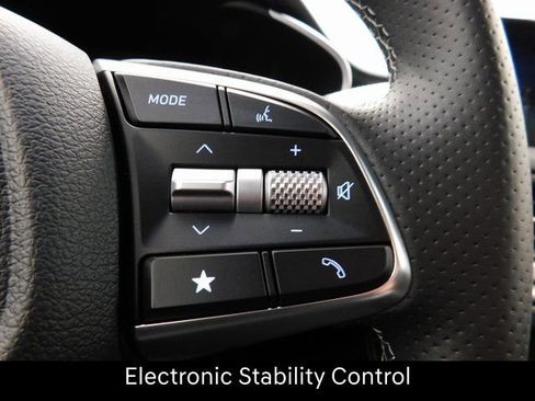 Used 2026 Genesis G70 2.5T image 36