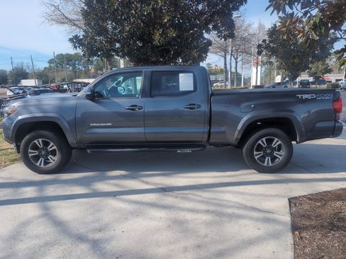 Used 2016 Toyota Tacoma TRD Sport w/ Towing Package image 7