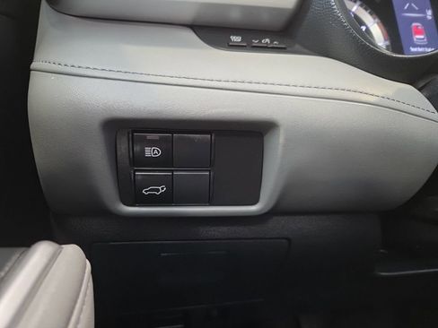 Used 2022 Toyota Highlander LE image 24