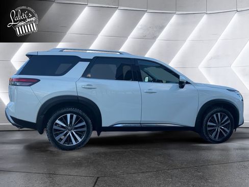 Used 2022 Nissan Pathfinder Platinum w/ Cargo Package image 6