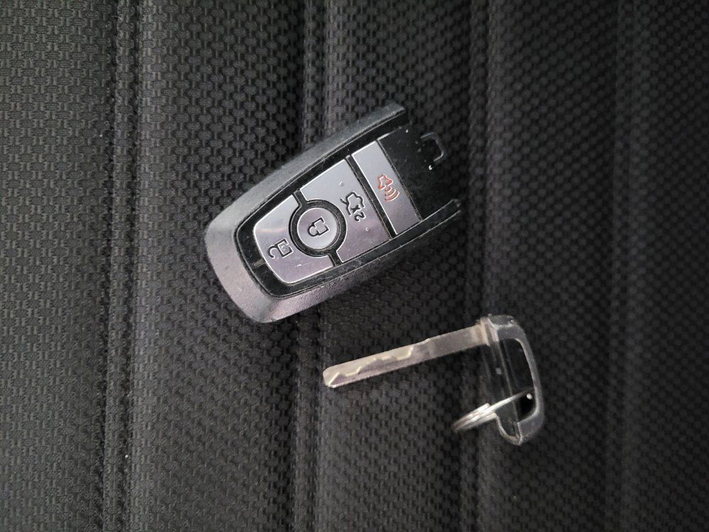 Used 2020 Ford Fusion SE FWD image 32