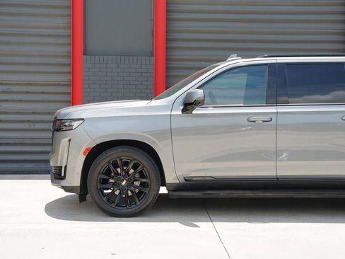 Used 2022 Cadillac Escalade ESV Sport Platinum w/ LPO, ONYX Package AWD/4WD image 3