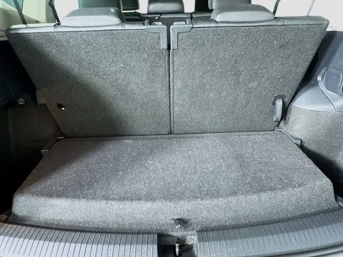 Used 2021 Volkswagen Tiguan SE R-Line image 32