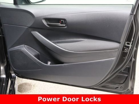 Used 2025 Toyota Corolla LE image 31