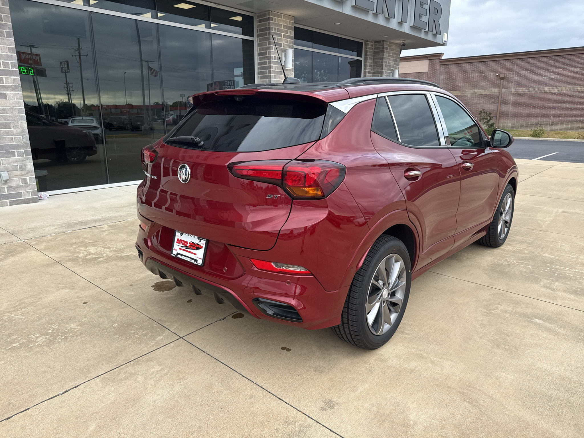 Used 2022 Buick Encore GX Essence w/ Advanced Technology Package FWD image 7