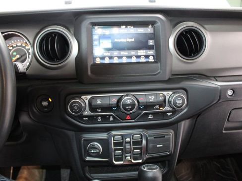 Used 2022 Jeep Wrangler Unlimited Sport AWD/4WD image 22