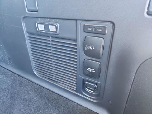 Used 2025 Lincoln Navigator L Reserve AWD/4WD image 17