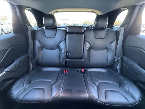 Used 2020 Jeep Cherokee Limited image 25