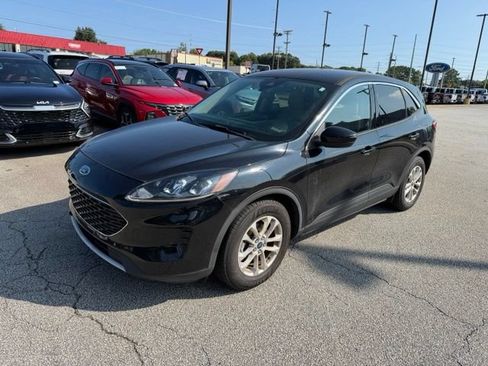 Used 2020 Ford Escape SE FWD image 2