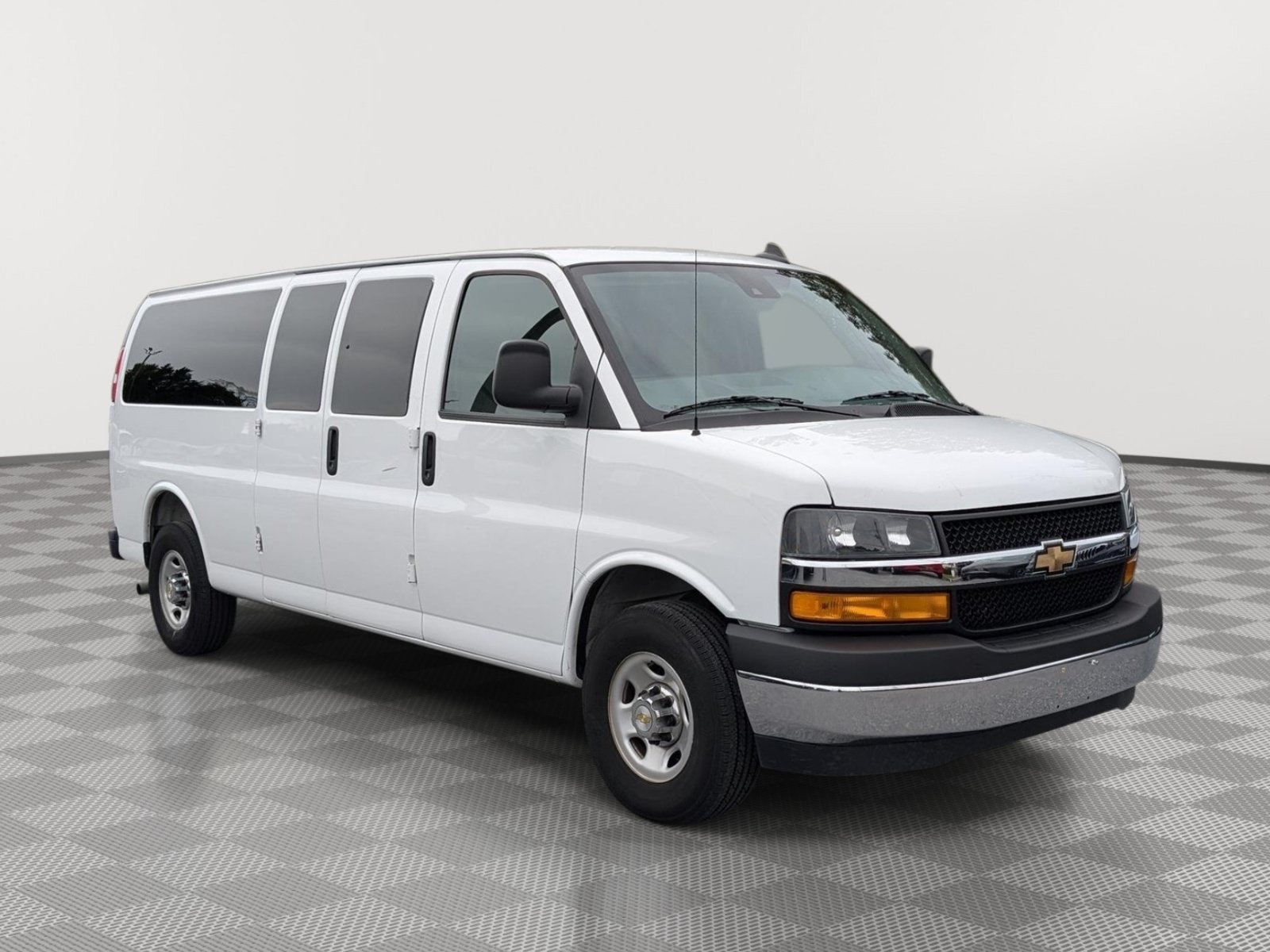 Used 2025 Chevrolet Express 3500 LT w/ LT Preferred Equipment Group RWD image 7