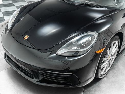 Used 2017 Porsche 718 Boxster RWD image 32