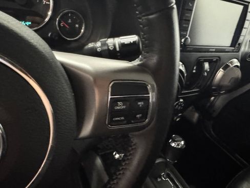 Used 2018 Jeep Wrangler Unlimited Sahara AWD/4WD image 7