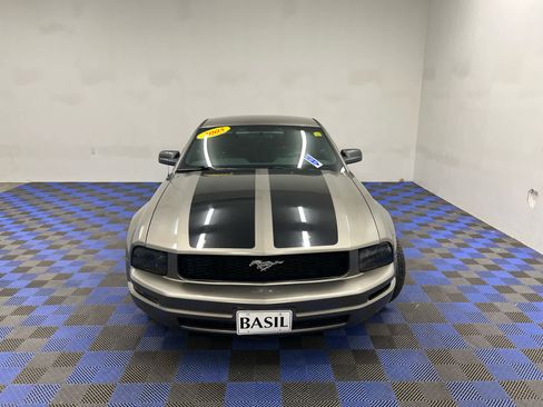Used 2005 Ford Mustang Deluxe image 7