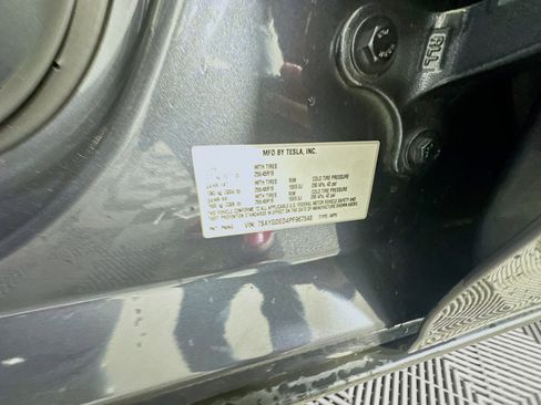 Used 2023 Tesla Model Y 2WD image 33