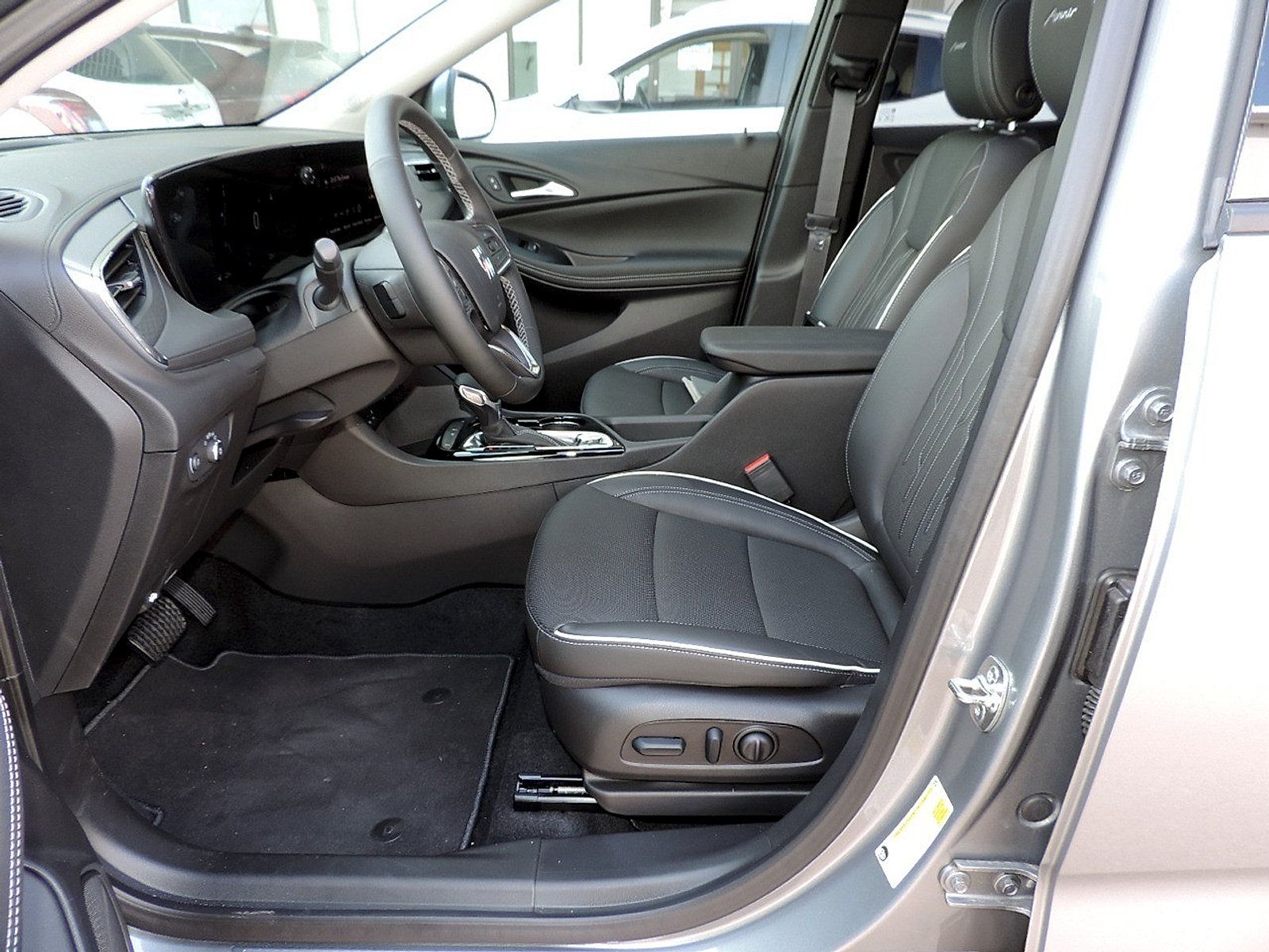 Used 2026 Buick Encore GX Avenir FWD image 18