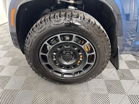 New 2026 Land Rover Defender 110 OCTA AWD/4WD image 13