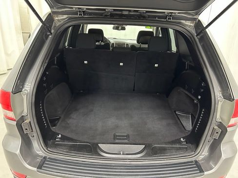 Used 2012 Jeep Grand Cherokee Laredo w/ Laredo E Group AWD/4WD image 11