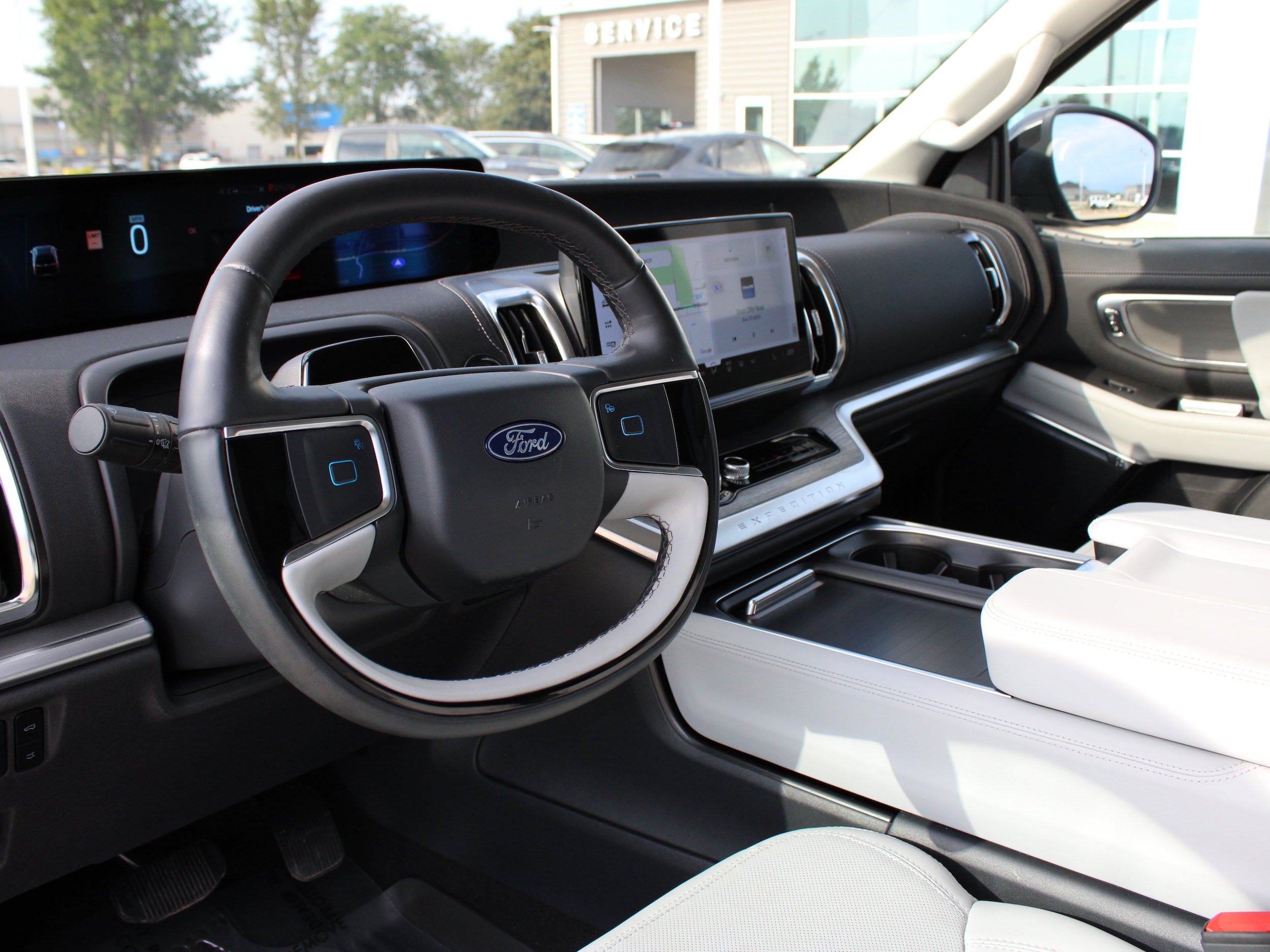 Used 2025 Ford Expedition Platinum AWD/4WD image 16