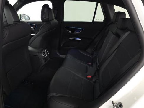 Used 2025 Mercedes-Benz GLC 300 4MATIC image 7