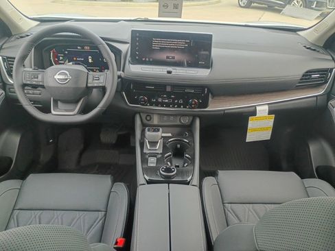 New 2026 Nissan Rogue Platinum w/ Tech Package AWD/4WD image 9