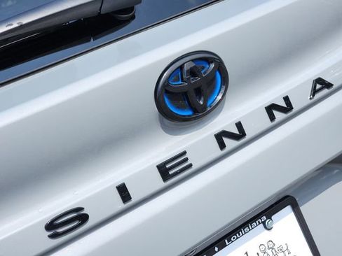 Used 2025 Toyota Sienna XLE Woodland Edition AWD/4WD image 6